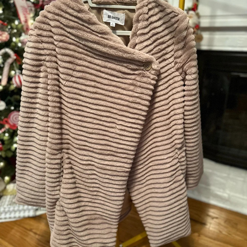 BB Dakota Tan Faux Fur Jacket - Picture 2 of 7